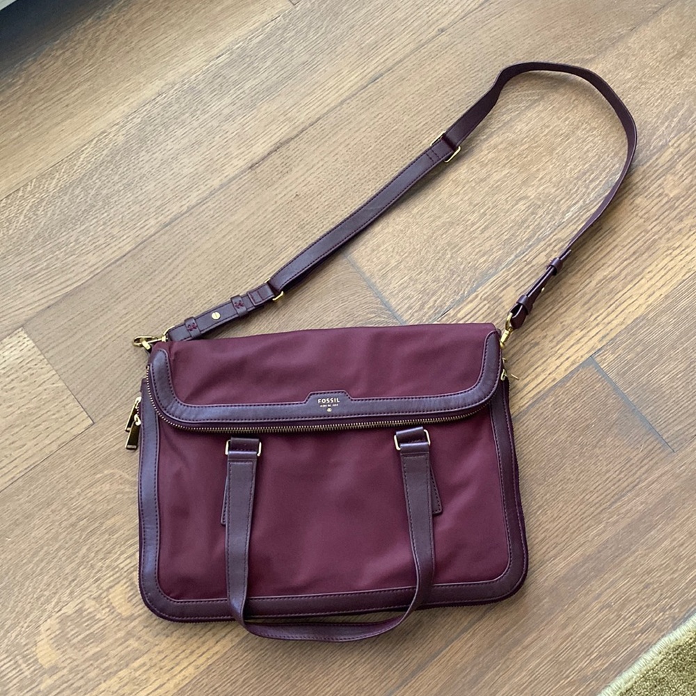 NWOT Fossil crossover bag with gold trim